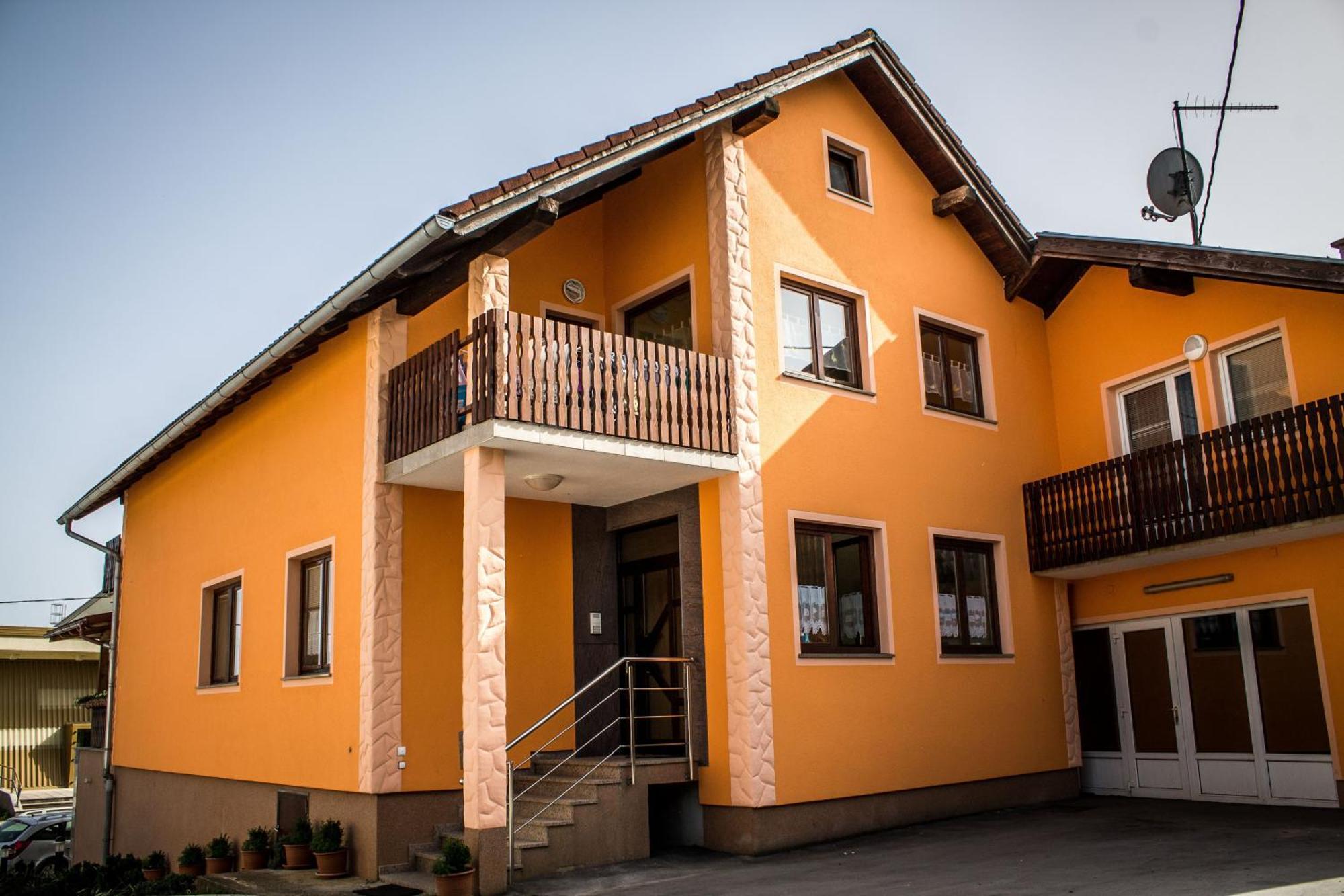 Apartment Pavlesic Слунь Екстер'єр фото