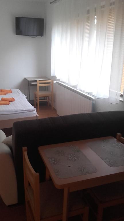 Apartment Pavlesic Слунь Екстер'єр фото